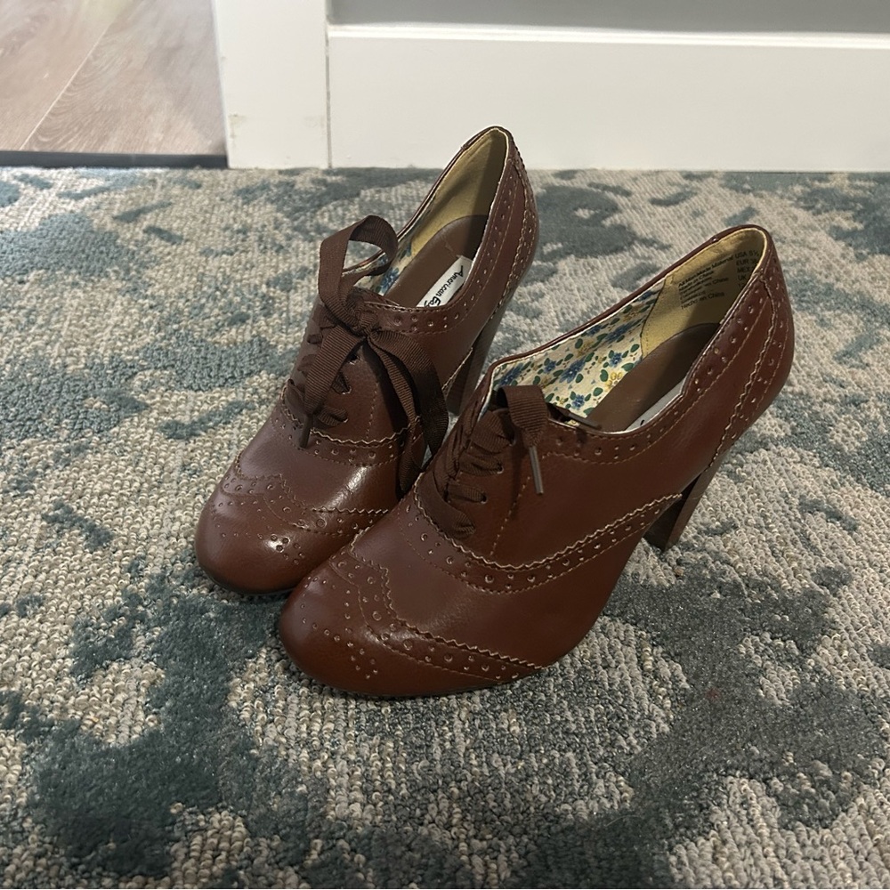 Brown American Eagle Oxford High Heels with Broguing US 6.5